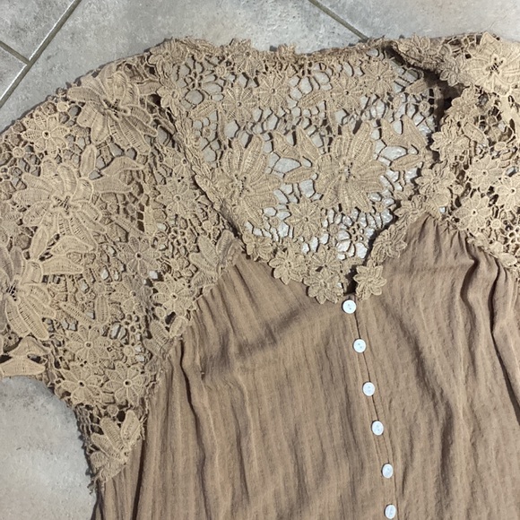 Beautiful fall lace top - Picture 2 of 4